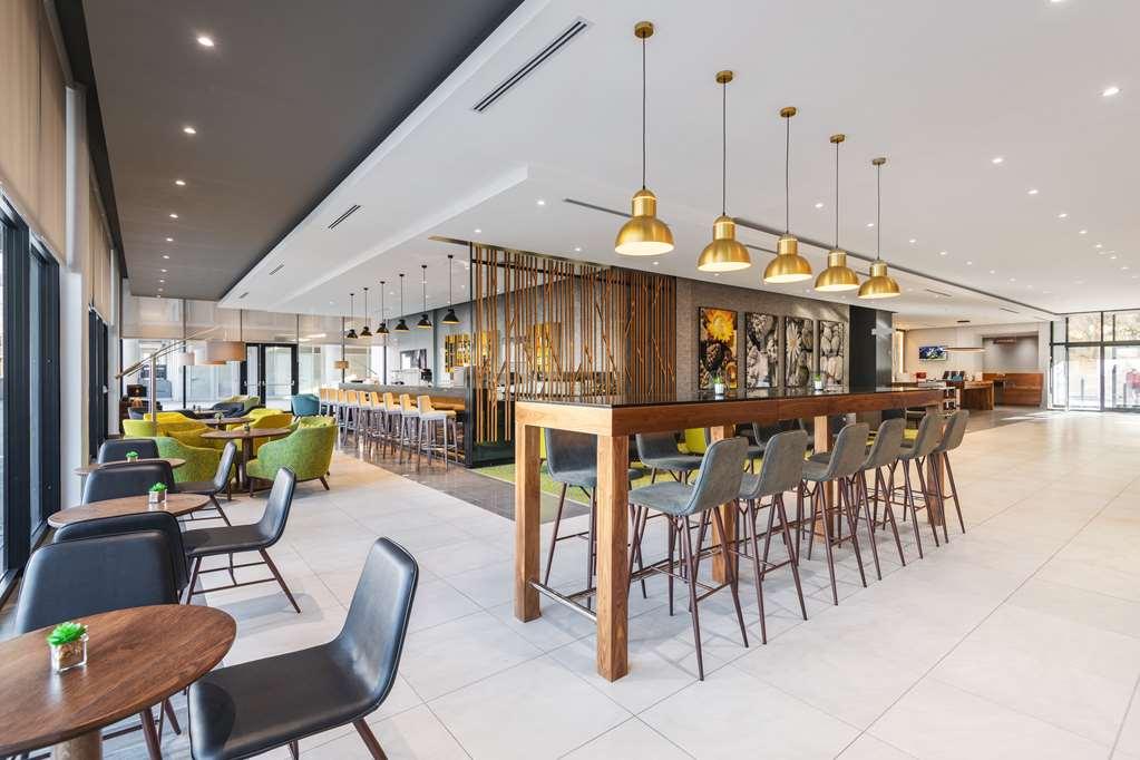 Hilton Garden Inn Windhoek Dalaman gambar