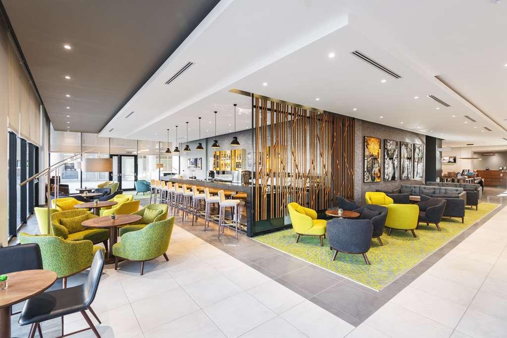Hilton Garden Inn Windhoek Dalaman gambar