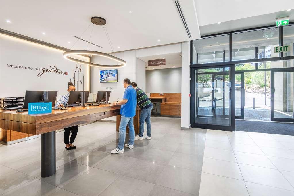 Hilton Garden Inn Windhoek Dalaman gambar