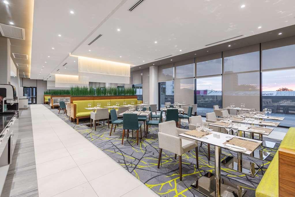 Hilton Garden Inn Windhoek Restoran gambar